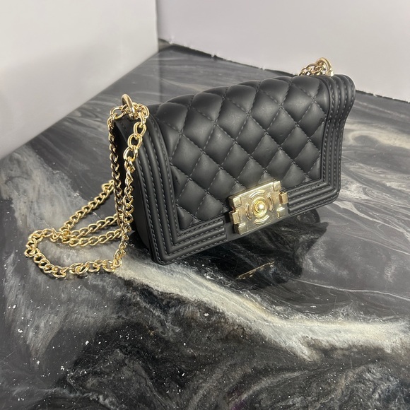 Chic Black Quilted Crossbody Bag with Gold Chain - Picture 2 of 4